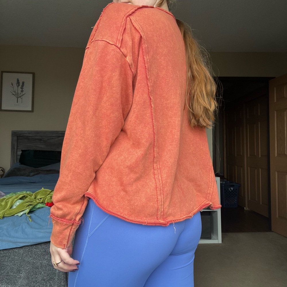 CREWNECK - Picture 2 of 4